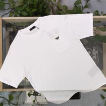 プラダ コピー Tシャツ トライアングルロゴプレート付き ポケット カジュアル 高級感溢れる PRADA