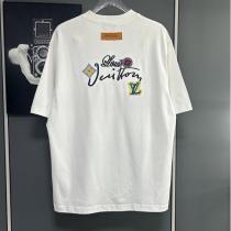 ルイヴィトン 偽物 Tシャツ 手書き風ロゴ＆カラーパッチ装飾入り ホワイト 半袖トップス LOUIS VUITTON