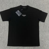 プラダ スーパーコピー Tシャツ MILANOロゴデザイン クラシックラウンドネック半袖カットソー PRADA