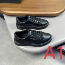 PRADA 偽物 スニーカー クラシックレザー オールブラック トライアングルロゴアクセント プラダ