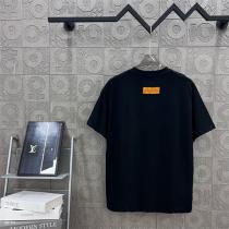 ルイヴィトン 偽物 Tシャツ メンズ ブラック モノグラムロゴ刺繍入り 半袖 クルーネック LOUIS VUITTON