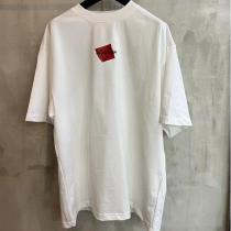  BALENCIAGA 偽物 Ｔシャツ フェード加工 胸元ワッペンが際立つヘンリ ニュアンス カジュアル バレンシアガ