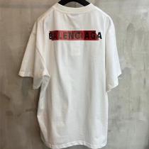  BALENCIAGA 偽物 Ｔシャツ フェード加工 胸元ワッペンが際立つヘンリ ニュアンス カジュアル バレンシアガ