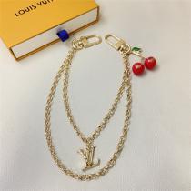 ルイヴィトン 偽物 キーホルダー チェーン ダブルチャームチェリー＆LVロゴ ゴールド仕上げ LOUIS VUITTON