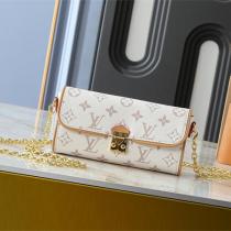 ルイヴィトン 偽物 ショルダーバッグ モノグラムキャンバス ゴールドチェーン ミニクラッチフラップ LOUIS VUITTON