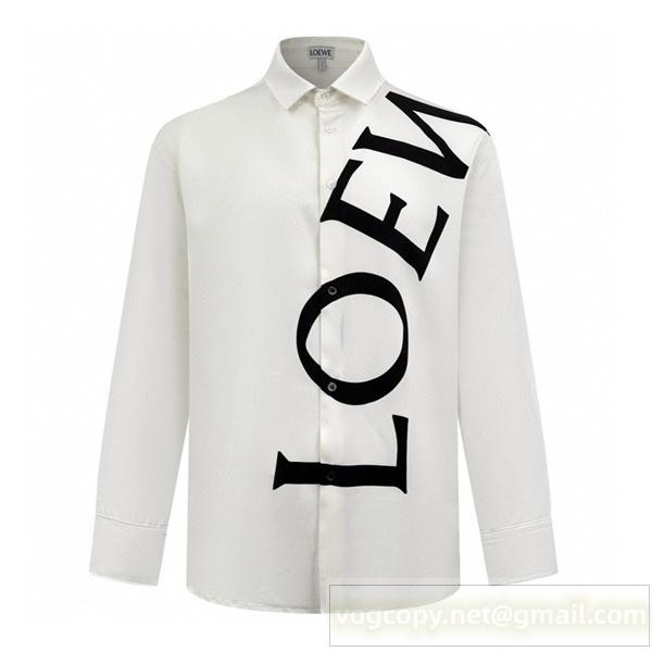 LOEWE スーパーコピー シャツ 個性派ビッグロゴプリント入りドレッシー 着心地抜群 新着 ロエベ