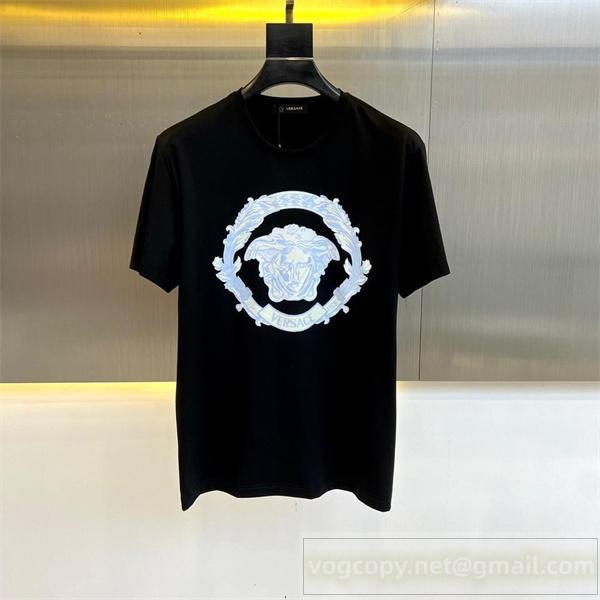 ヴェルサーチ 偽物 Tシャツ クラシックメデューサ刺繍 ロゴサークルデザイン ブラック VERSACE