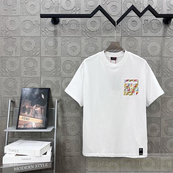 FENDI 偽物 Tシャツ マルチカラーFFロゴ ブロックデザイン 高級感あふれる 刺繍 フェンディ