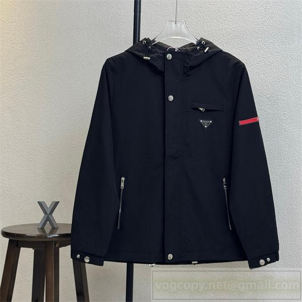  着心地抜群 プラダ コピー ナイロンパーカー 袖ラインアクセント＆フード付き PRADA
