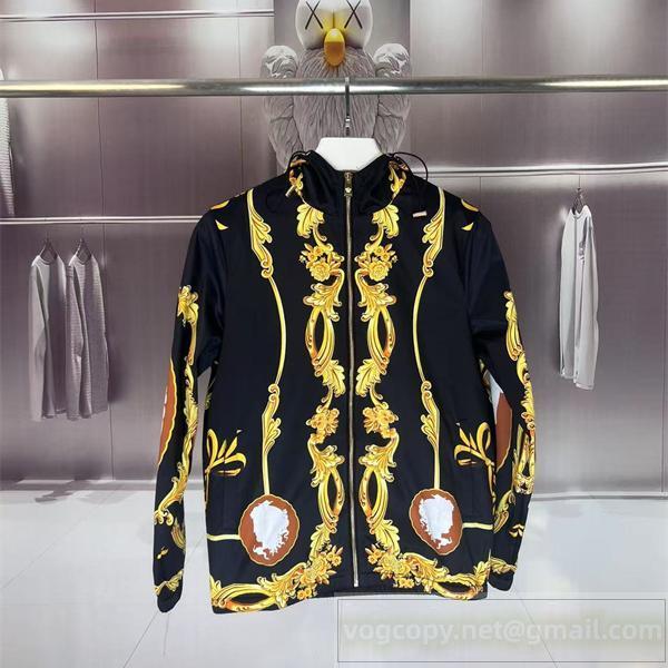 VERSACE スーパーコピー ゴージャス 華やか プリント ナイロン ジャケット ヴェルサーチ