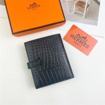 上品エルメス二つ折り財布コピーHermes Bearn新作クロコダイル型存在感抜群収納力も抜群