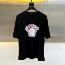 VERSACE 偽物 Tシャツ 鮮明配色メデューサ刺繍 極上コットン素材 半袖トップス ヴェルサーチ