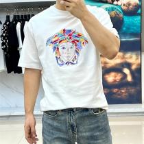 VERSACE 偽物 Tシャツ 鮮明配色メデューサ刺繍 極上コットン素材 半袖トップス ヴェルサーチ