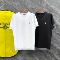 ヴェルサーチ コピー Tシャツ プレミアム天竺コットン使用 ミニロゴ刺繍 洗練モノトーン VERSACE