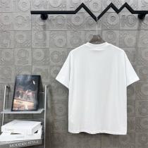 FENDI 偽物 Tシャツ マルチカラーFFロゴ ブロックデザイン 高級感あふれる 刺繍 フェンディ