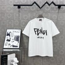 フェンディ 偽物 Tシャツ ローマロゴ × ブラッシュ プリント ユニセックスカットソー FENDI 