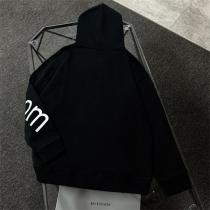 BALENCIAGA コピー パーカー 大胆ロゴプリント スタイリッシュ 芸能人愛用 バレンシアガ