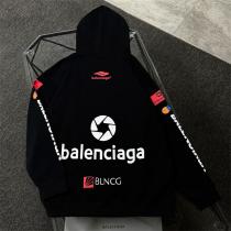バレンシアガ コピー パーカー 多ロゴデザイン モード系限定アイテム 着心地抜群 BALENCIAGA