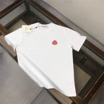 モンクレール コピー 存在感際立つ レッドエンブレム Tシャツ シンプル 洗練デザイン MONCLER