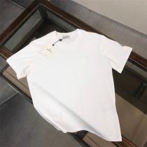 モンクレール 偽物 極上ミニマル ロゴTシャツ シンプルを極めた上質ベーシック MONCLER