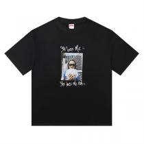SUPREME 偽物 Tシャツ グラフィックフォト＆筆記体バックロゴ ユニセックス 限定 シュプリーム