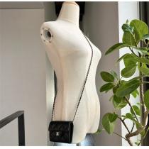 人気定番☆CHショルダーバッグコピーCHミニ チェーンウォレット新作使い勝手金具