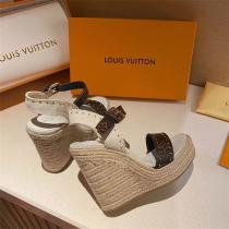夏らしい2026流行LOUIS VUITTONルイヴィトンサンダルコピー約8.5cmおしゃれコーディネート