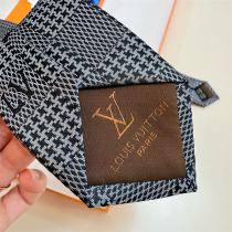 LOUIS VUITTON コピー ネクタイ 高級 エレガント チェック柄 ロゴ入り 洗練 ルイヴィトン
