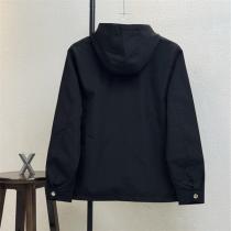 入手困難 PRADA スーパーコピー ナイロンパーカー シンプルポケットデザイン  プラダ