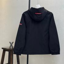  着心地抜群 プラダ コピー ナイロンパーカー 袖ラインアクセント＆フード付き PRADA