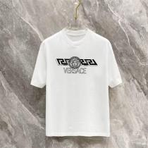 VERSACE スーパーコピー 快適 メジオメトリック 注目 ラグジュアリーTシャツ ヴェルサーチ