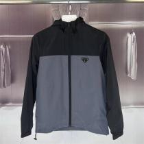 プラダ スーパーコピー ウインドブレーカー バイカラー 軽量 撥水加工 フード付き PRADA