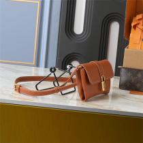 LOUIS VUITTON コピー エレガント ショルダーバッグ パドロック付き ブラックレザー  ルイヴィトン