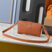 LOUIS VUITTON コピー エレガント ショルダーバッグ パドロック付き ブラックレザー  ルイヴィトン