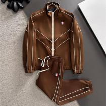  モンクレール コピー スポーティ シンプル ホワイトセットアップ 軽量 快適 MONCLER