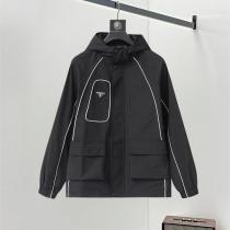 限定 プラダ 偽物 洗練 クラシック フードジャケット ホワイトパイピング PRADA