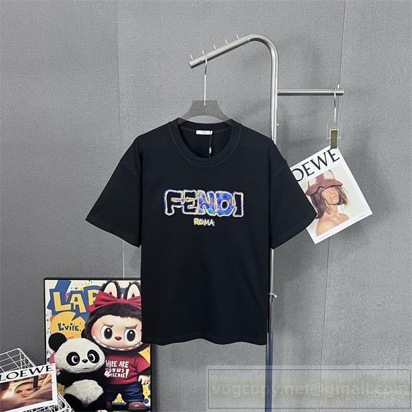 FENDI 偽物 Tシャツ フェンディローマ 刺繍 高級感 シンプル 洗練 希少 フェンディ