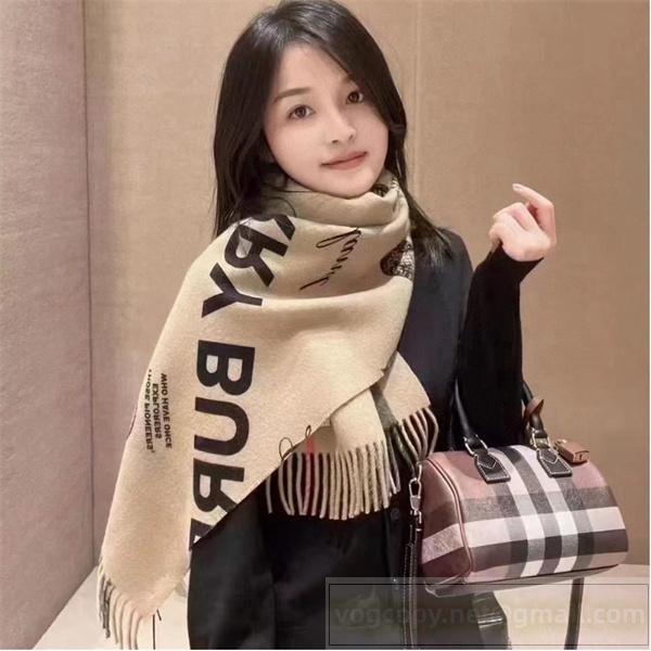 バーバリー 偽物 マフラー ベージュロゴデザイン 高級感漂う カジュアルシック BURBERRY