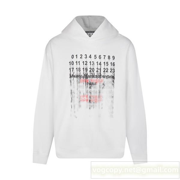 Maison Margiela コピー パーカー ロゴデザイン 独創的 トレンド感 魅力的アイテム マルジェラ