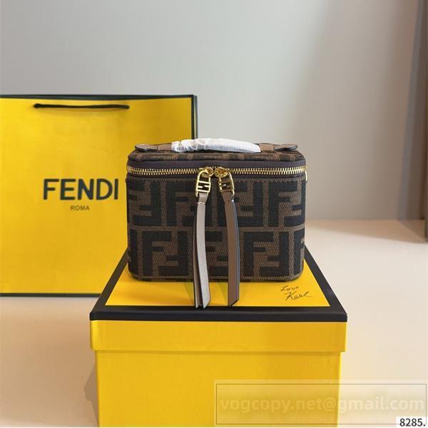 Fendi コピー 新作 コスメ風 収納力抜群 スタイリッシュ ハンドバッグ 洗練デザイン フェンディ