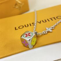 ルイヴィトン コピー ネックレス シンプル 高級感 アイコニック LVロゴ LOUIS VUITTON