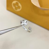 ルイヴィトン コピー リング 華麗 エレガント 豪華 モノグラムデザイン LOUIS VUITTON