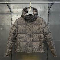 FENDI  スーパーコピー ダウンジャケット FFロゴ 総柄 フード付き アウ...