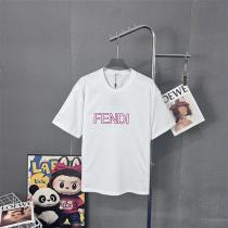 FENDI コピー Tシャツ ダブルロゴ プリント モダン 高級感 スタイリッシュ フェンディ