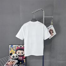 FENDI 偽物 Tシャツ フェンディローマ 刺繍 高級感 シンプル 洗練 希少 フェンディ