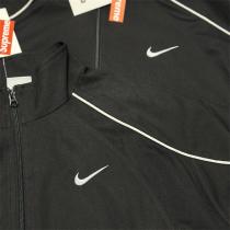 おしゃれ SUPREME X NIKE コラボ SS25 TRACK PANT 刺繍LOGOシュプリームセットアップコピー人気ランキング秋冬
