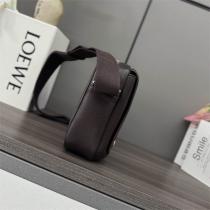 高い人気LOEWEロエベ ショルダーバッグ コピー上質なレザー2026メンズファッション逸品入手困難アイテム
