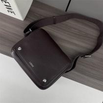 高い人気LOEWEロエベ ショルダーバッグ コピー上質なレザー2026メンズファッション逸品入手困難アイテム