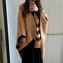 バーバリー スーパーコピー ケープ 大判チェック柄 ポンチョ風 シックなスタイル BURBERRY