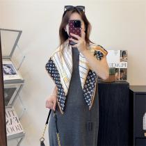 LOUIS VUITTON 偽物 スカーフ モノグラムデザイン シルク調 高級感エレガント ルイヴィトン